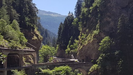 Fünf-Länder-Tour Radtouristen Splügen Schlucht Etappe Feldkirch Lichtenstein Schweiz Splügen Pass Italien Chiavenna
